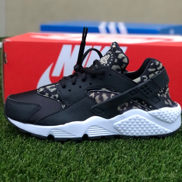 nike huarache run small